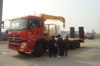 東風天龍平板帶隨車吊 多能一體，助力高效物流與工程建設(shè)